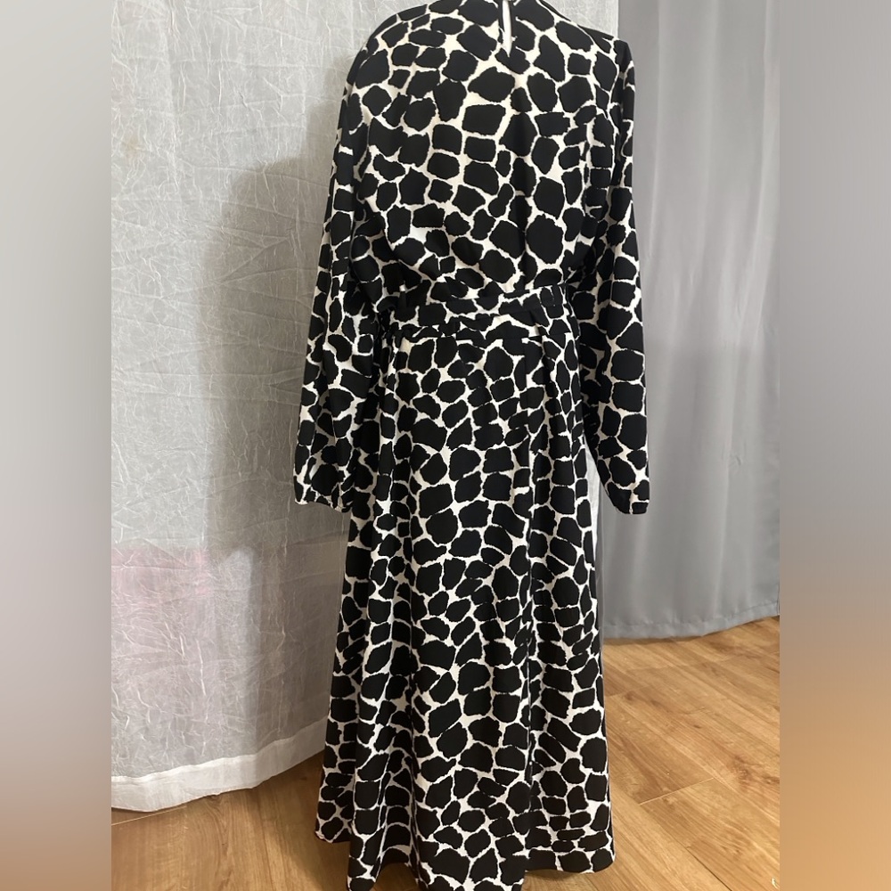 Elegant Black and White Long Sleeve Dress